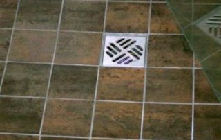 Beispiele für die Gestaltung begehbarer Duschen / Badezimmer - Platten Haas