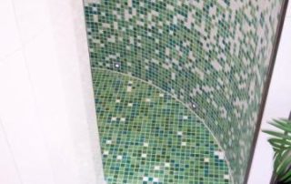 Beispiele für die Gestaltung begehbarer Duschen / Badezimmer - Platten Haas